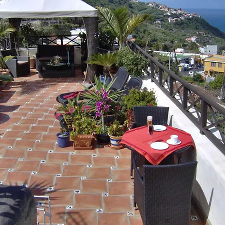 Apartment Rustic With Small Patio-terrace