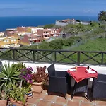 Rustic With Small Patio-terrace شقة