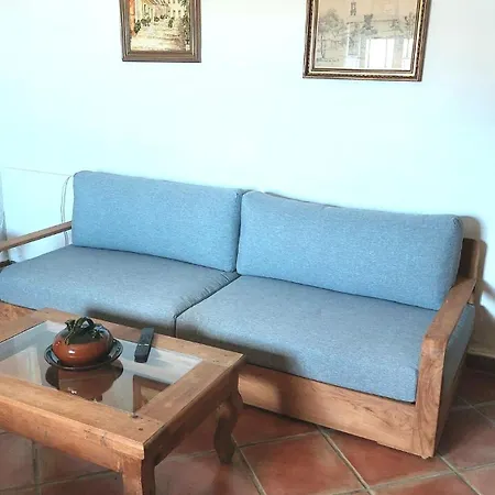 Rustic With Small Patio-terrace Lejlighed